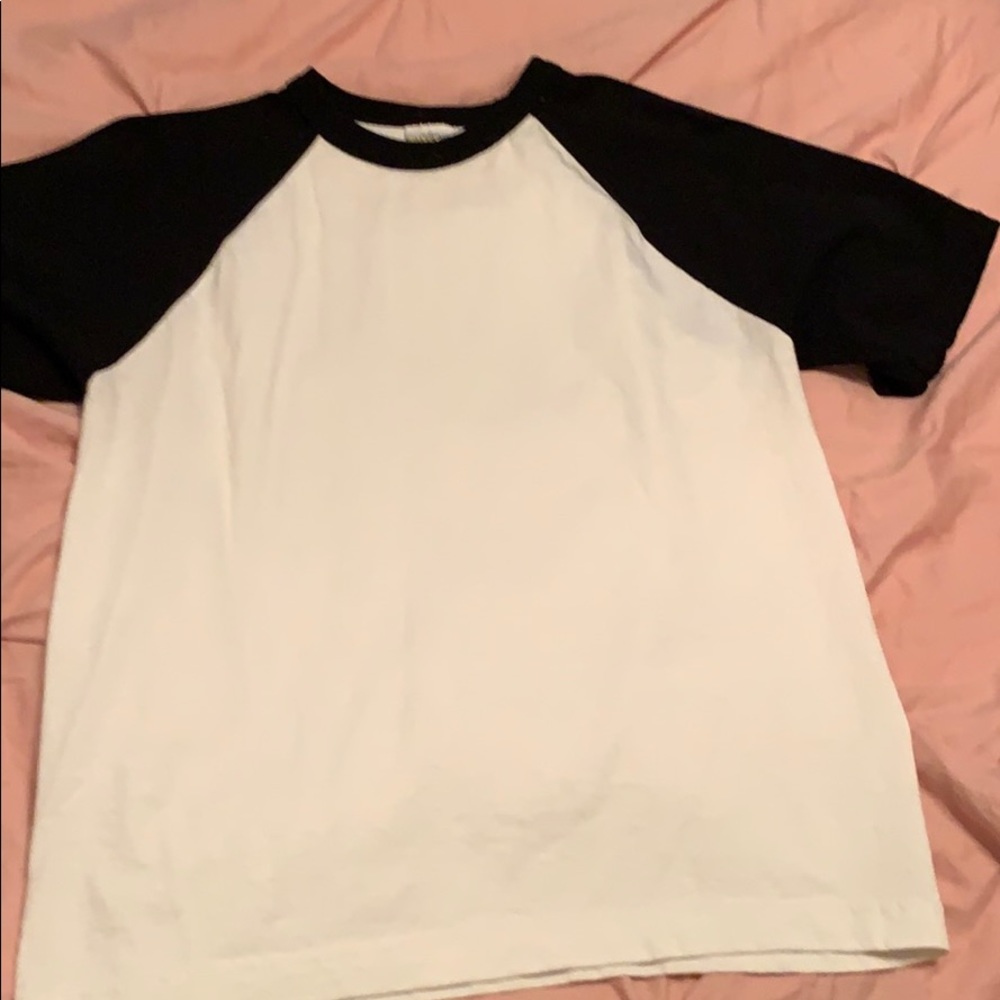 Lack and white t shirt
